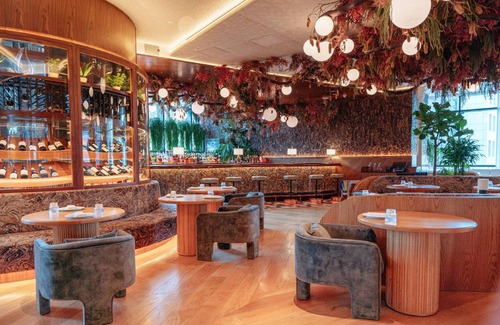 Diplomatic Area Hotel | 900 m² Hotel ∙ 127 guests