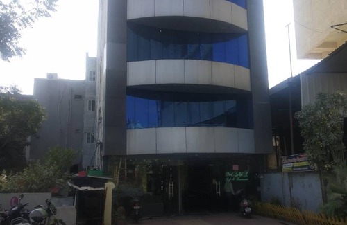 Indore House | 9000 m² House ∙ 15 bedrooms ∙ 2 guests