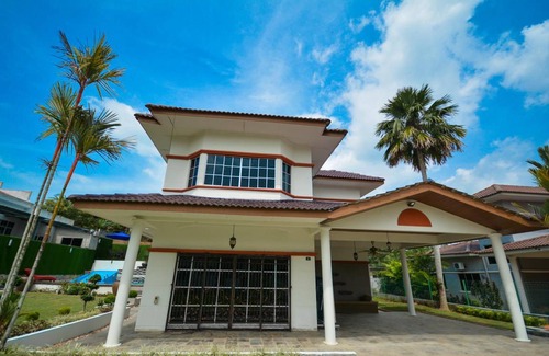 Taman Rakyat Villa | 901 m² Villa ∙ 5 bedrooms ∙ 17 guests