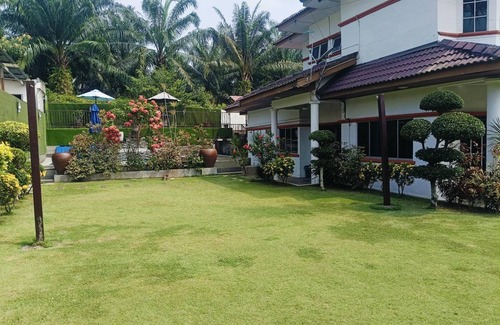 Taman Rakyat Villa | 901 m² Villa ∙ 5 bedrooms ∙ 17 guests