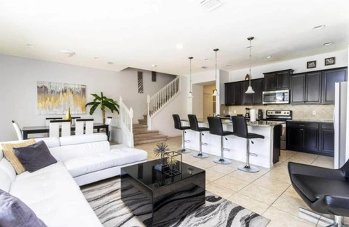 Four Corners House | 9035 Amazing 5BD Family Home!