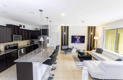 Four Corners House | 9035 Amazing 5BD Family Home!