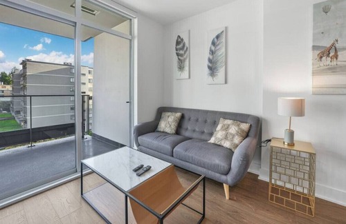 West End Apartment | 906 N · English Bay 1BR+1BA Condo/GYM!