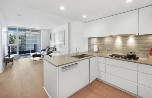 West End Apartment | 906 N · English Bay 1BR+1BA Condo/GYM!