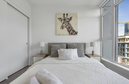 West End Apartment | 906 N · English Bay 1BR+1BA Condo/GYM!