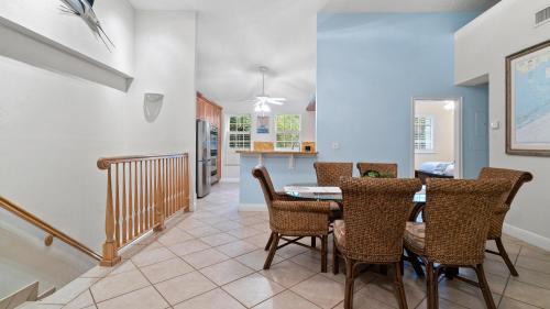 Rock Harbor Apartment | 907 Mariners Club