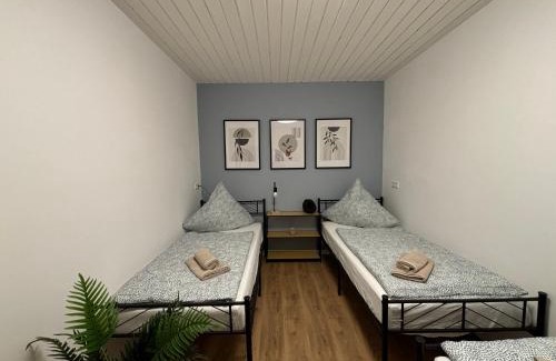 Region Hannover District Apartment | 90qm - 5 Zimmer - Parkplatz - Autobahn - blauen See