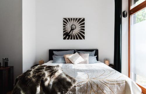 Friedrichshain Apartment | 90sqm 2BR Design Gem - outdoor terrace
