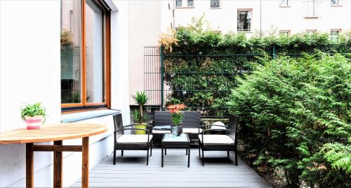 Friedrichshain Apartment | 90sqm 2BR Design Gem - outdoor terrace