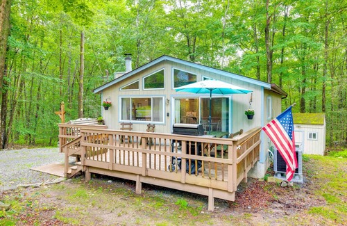 Pocono Lake Cottage | 91 m² Cabin ∙ 2 bedrooms ∙ 4 guests