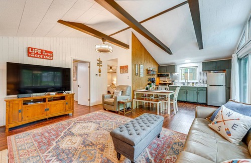 Pocono Lake Cottage | 91 m² Cabin ∙ 2 bedrooms ∙ 4 guests