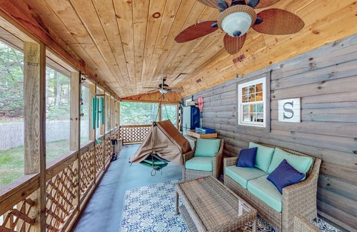 Lake Lure Cabin | 91 m² Cabin ∙ 2 bedrooms ∙ 5 guests