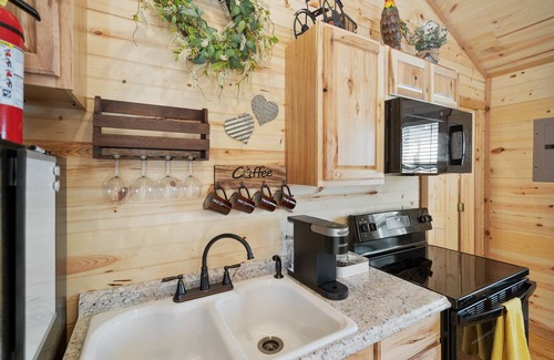 Fredericksburg Cabin | 91 m² Cabin ∙ 1 bedroom ∙ 2 guests