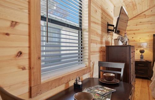 Fredericksburg Cabin | 91 m² Cabin ∙ 1 bedroom ∙ 2 guests