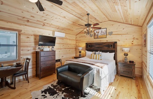 Fredericksburg Cabin | 91 m² Cabin ∙ 1 bedroom ∙ 2 guests