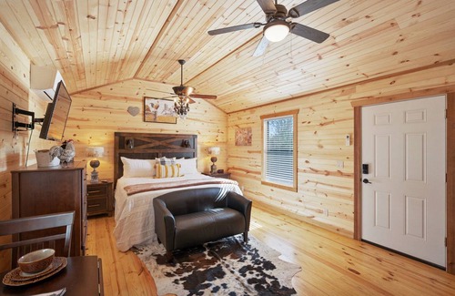 Fredericksburg Cabin | 91 m² Cabin ∙ 1 bedroom ∙ 2 guests