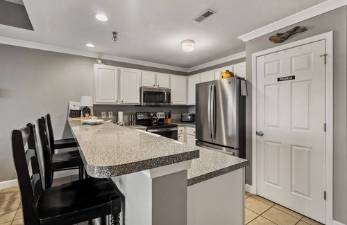Osage Beach Condo | 9108 Towers! Quiet! Elevators, indoor pool. Oct-May Travel Nurses welcome!