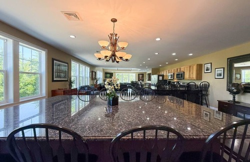 North Conway House | 92 Locust Lane | 16 BDRMS, Sleeps 34, Pool, HotTub