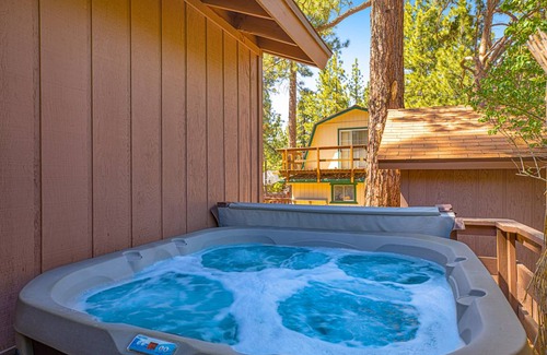 Big Bear City Cabin | 92 m² Cabin ∙ 2 bedrooms ∙ 4 guests
