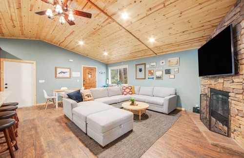 Big Bear City Cabin | 92 m² Cabin ∙ 2 bedrooms ∙ 4 guests