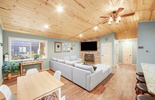 Big Bear City Cabin | 92 m² Cabin ∙ 2 bedrooms ∙ 4 guests