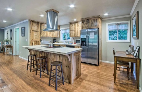 Coos Bay Cottage | 92 m² Cabin ∙ 2 bedrooms ∙ 7 guests