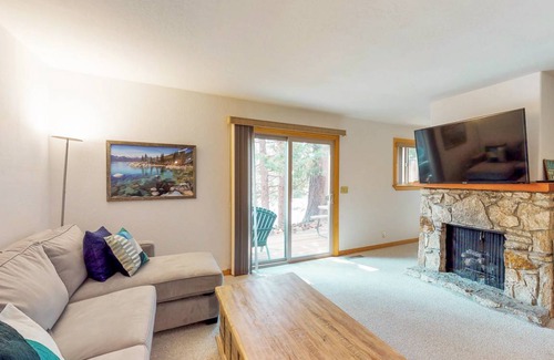 Lake Forest Condo | 92 m² Condo ∙ 2 bedrooms ∙ 6 guests