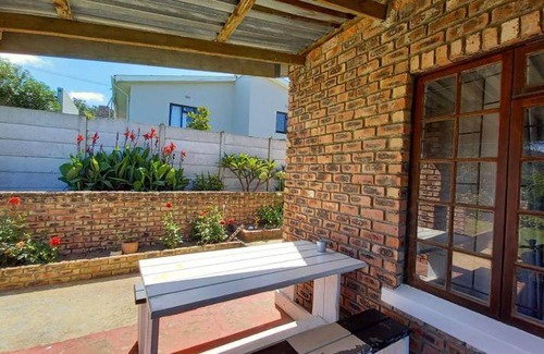 Bredasdorp House | 92 m² House ∙ 2 bedrooms ∙ 5 guests