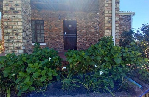 Bredasdorp House | 92 m² House ∙ 2 bedrooms ∙ 5 guests