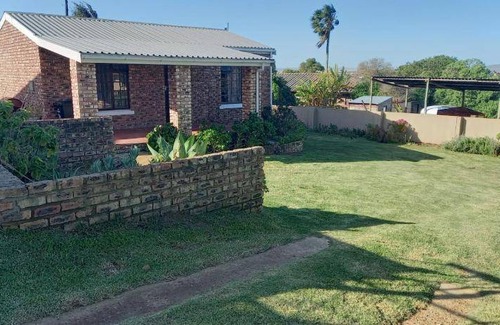 Bredasdorp House | 92 m² House ∙ 2 bedrooms ∙ 5 guests
