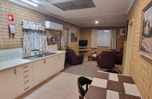 Corowa Hotel | 92 m² Motel ∙ 8 guests