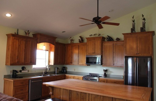 Port Mansfield House | 922 Mansfield - Beautiful & Spacious!