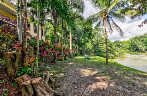 Bullet Tree Falls House | 929 m² House ∙ 7 bedrooms ∙ 18 guests
