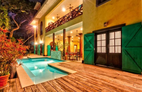 Bullet Tree Falls House | 929 m² House ∙ 7 bedrooms ∙ 18 guests