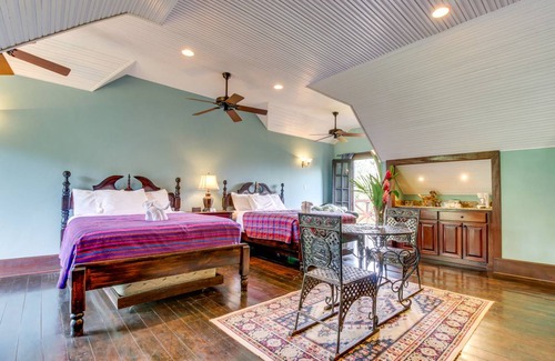 Bullet Tree Falls House | 929 m² House ∙ 7 bedrooms ∙ 18 guests