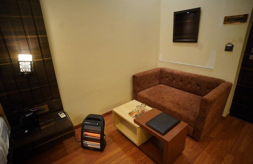 Deoghar Hotel | 929 m² Hotel ∙ 4 guests