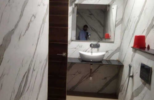 Deoghar Hotel | 929 m² Hotel ∙ 4 guests