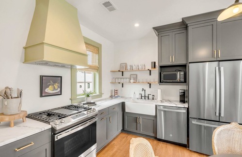 Cannonborough Elliotborough House | 93.5 A&B - New listing! 6 Bedrooms Close to King St!