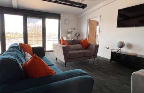 Mount Bures Apartment | 93 m² Apartment ∙ 2 bedrooms ∙ 4 guests