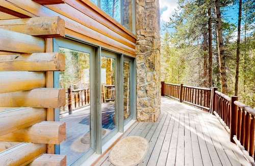 Almont Cabin | 93 m² Cabin ∙ 1 bedroom ∙ 8 guests