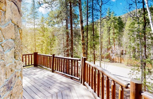 Almont Cabin | 93 m² Cabin ∙ 1 bedroom ∙ 8 guests