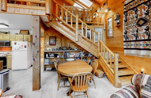 Almont Cabin | 93 m² Cabin ∙ 1 bedroom ∙ 8 guests