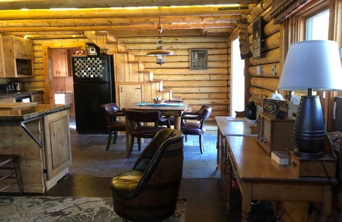 Island Park Cabin | 93 m² Cabin ∙ 2 bedrooms ∙ 7 guests