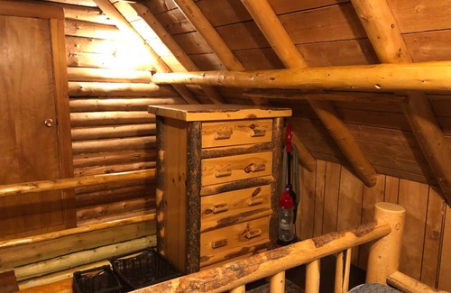 Island Park Cabin | 93 m² Cabin ∙ 2 bedrooms ∙ 7 guests