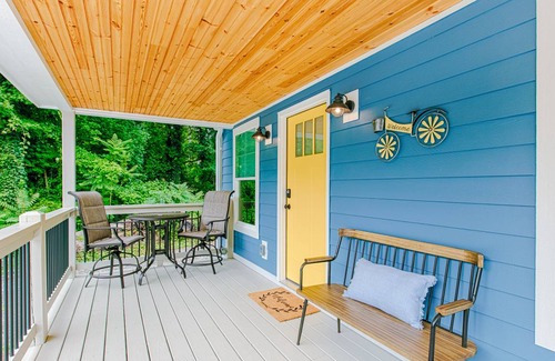 West Side Historic District Cottage | 93 m² Cabin ∙ 2 bedrooms ∙ 4 guests
