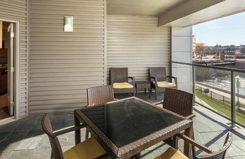 Downtown Hotel | 93 m² Hotel ∙ 127 guests