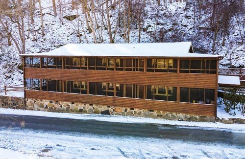 Elkins Hotel | 93 m² Hotel ∙ 3 bedrooms ∙ 6 guests