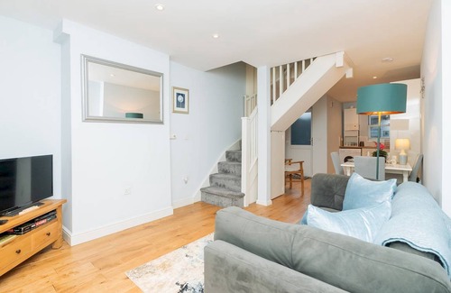 Bath House | 93 m² House ∙ 2 bedrooms ∙ 3 guests