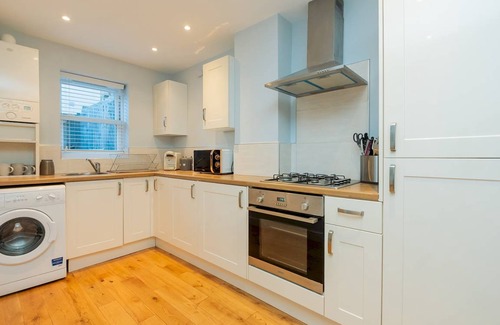 Bath House | 93 m² House ∙ 2 bedrooms ∙ 3 guests