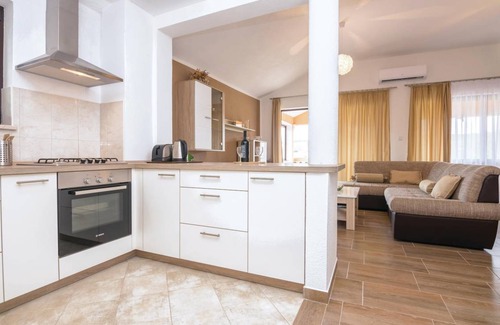 Sveti Filip i Jakov Apartment | 94 m² Apartment ∙ 4 bedrooms ∙ 7 guests